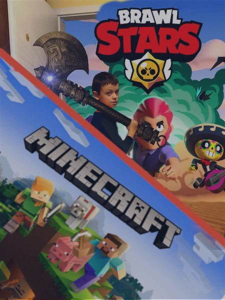 Foto eines Kindes, das eine Axt in der Hand hält und durch die Tür geht, an der die Brawl Star-Figuren angreifen. Am unteren Rand des Bildes steht Minecraft. 